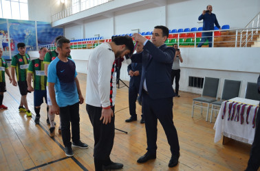 Saatlı rayonunda Ulu Öndər Heydər Əliyevin anadan olmasının 102 illiyi ilə bağlı keçirilən futbol yarışının qaliblərinin mükafatlandırılması ilə əlaqədar tədbir keçirildi