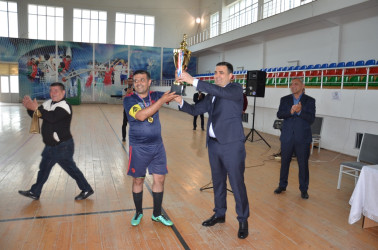 Saatlı rayonunda Ulu Öndər Heydər Əliyevin anadan olmasının 102 illiyi ilə bağlı keçirilən futbol yarışının qaliblərinin mükafatlandırılması ilə əlaqədar tədbir keçirildi