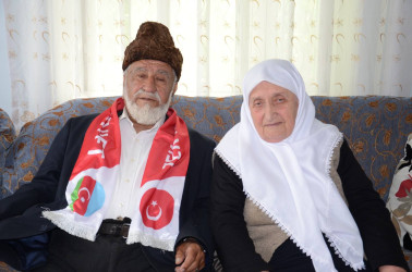 Saatlı Rayon İcra Hakimiyyətinin kollektivi rayonun uzunömürlü ailələrini ziyarət ediblər