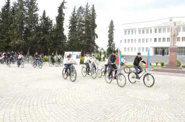 Saatlı rayonunda Ulu Öndər Heydər Əliyevin anadan olmasının 103-cü ildönümü münasibətilə veloyürüş keçirilmişdir.