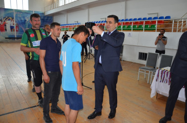 Saatlı rayonunda Ulu Öndər Heydər Əliyevin anadan olmasının 102 illiyi ilə bağlı keçirilən futbol yarışının qaliblərinin mükafatlandırılması ilə əlaqədar tədbir keçirildi