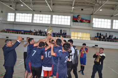 Saatlı rayonunda Ulu Öndər Heydər Əliyevin anadan olmasının 102 illiyi ilə bağlı keçirilən futbol yarışının qaliblərinin mükafatlandırılması ilə əlaqədar tədbir keçirildi