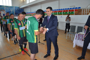 Saatlı rayonunda Ulu Öndər Heydər Əliyevin anadan olmasının 102 illiyi ilə bağlı keçirilən futbol yarışının qaliblərinin mükafatlandırılması ilə əlaqədar tədbir keçirildi