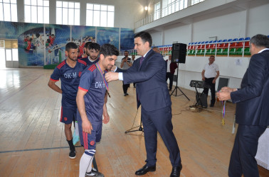 Saatlı rayonunda Ulu Öndər Heydər Əliyevin anadan olmasının 102 illiyi ilə bağlı keçirilən futbol yarışının qaliblərinin mükafatlandırılması ilə əlaqədar tədbir keçirildi