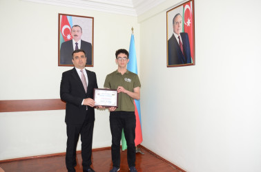 Saatlı rayonunda müsabiqə və olimpiadalarda uğurlu nəticələr əldə etmiş məktəblilərin və onların müəllimlərinin təltif olunması mərasimi keçirilib.