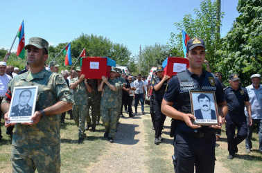 31 il öncə itkin düşən ana və övladının nəşinin qalıqları Saatlıda dəfn olunub