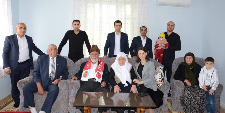 Saatlı Rayon İcra Hakimiyyətinin kollektivi rayonun uzunömürlü ailələrini ziyarət ediblər