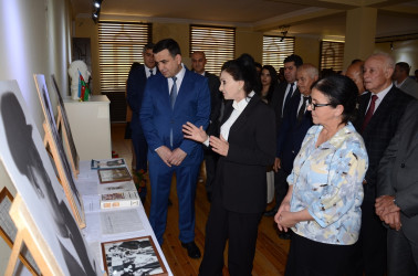 Saatlı rayonunda Ulu Öndər Heydər Əliyevin anadan olmasının 102 illiyi ilə bağlı sərgi təşkil olunub.