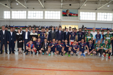 Saatlı rayonunda Ulu Öndər Heydər Əliyevin anadan olmasının 102 illiyi ilə bağlı keçirilən futbol yarışının qaliblərinin mükafatlandırılması ilə əlaqədar tədbir keçirildi